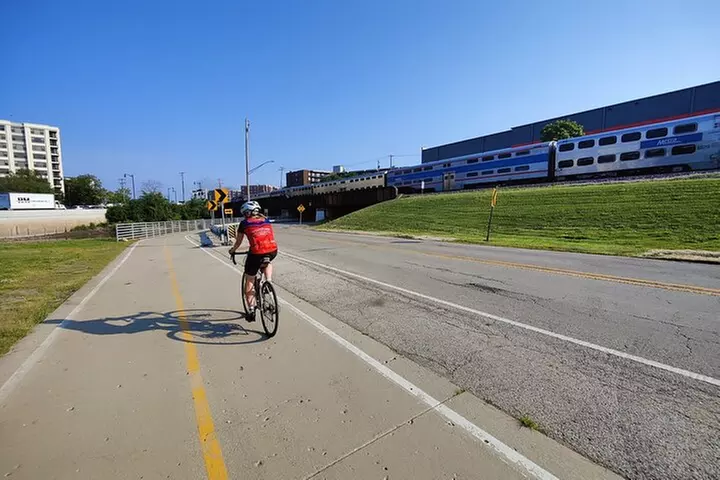 Small Group Bike Tours From Chicago to Lake Geneva