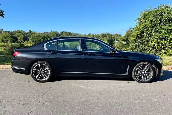 4 Hours Private Chauffeured DC Sight Seeing Tour / SUV & Sedan