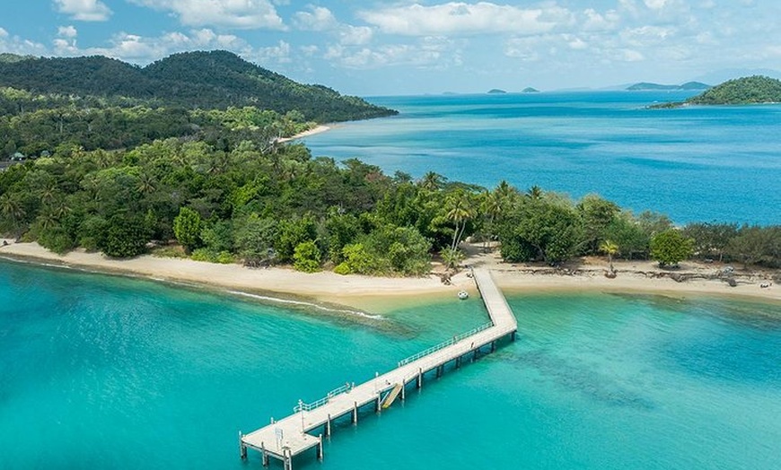 Image 1: Dunk Island Round-Trip Water Taxi Transfer from Mission Beach