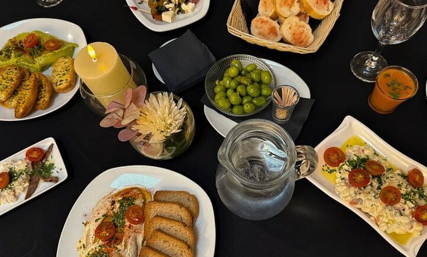 Image 8: Espectáculo de flamenco en el Palacio Dalmases de Barcelona