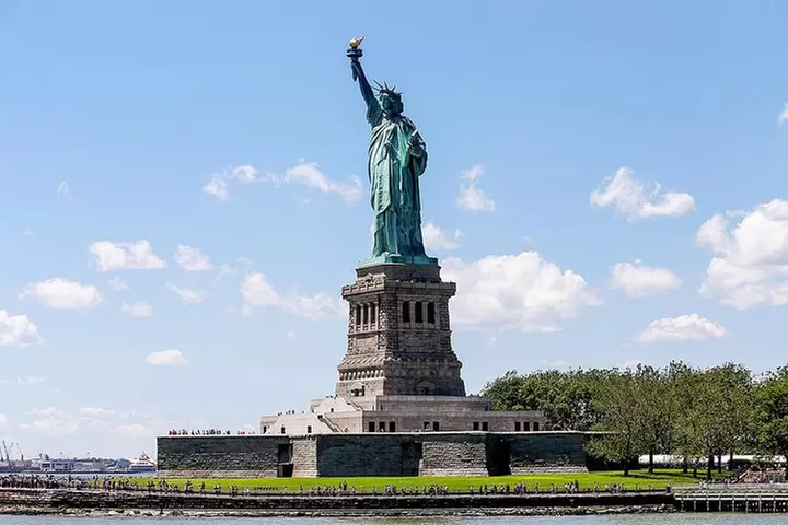 Private Statue of Liberty and Ellis Island Tour - Second Medium