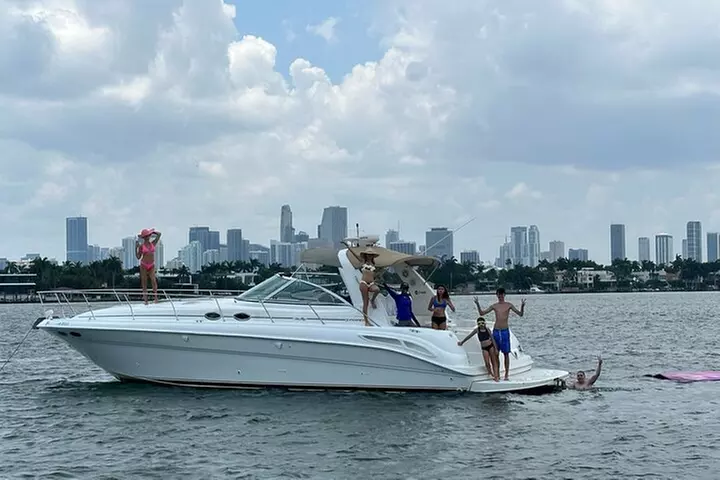 Miami Boat & Yacht for Day or Sunset Tour Cruise with Captain