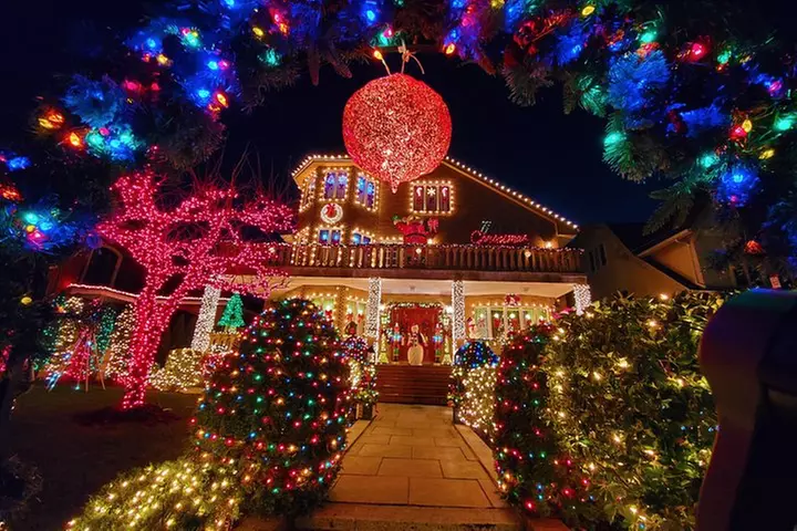 Dyker Heights Christmas Lights Guided Tour