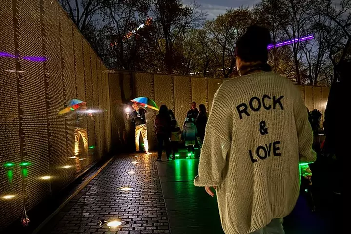 Discounted DC Night Tour With Magic LED- Snacks, LED Bracelets