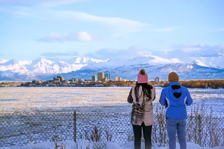 Anchorage's Winter City Tour = Samples + Stops + WildLife