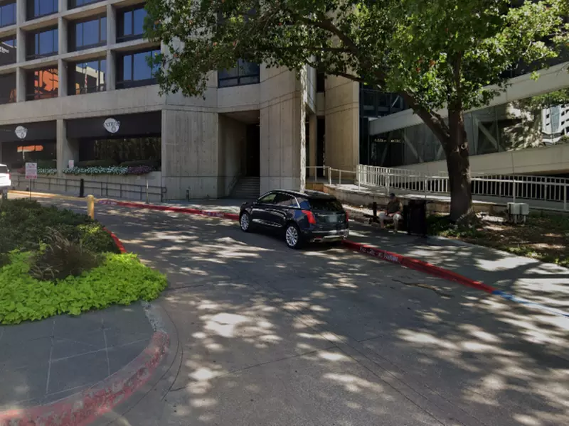 Parking at Dallas Marriott Downtown - Valet Kiosk