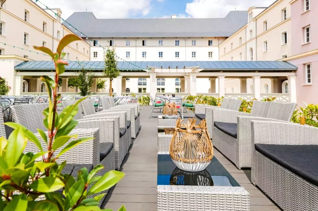 ✈ ÎLE-DE-FRANCE | Marne-la-Vallée - B&B Hotel Disneyland Paris 2*, ...