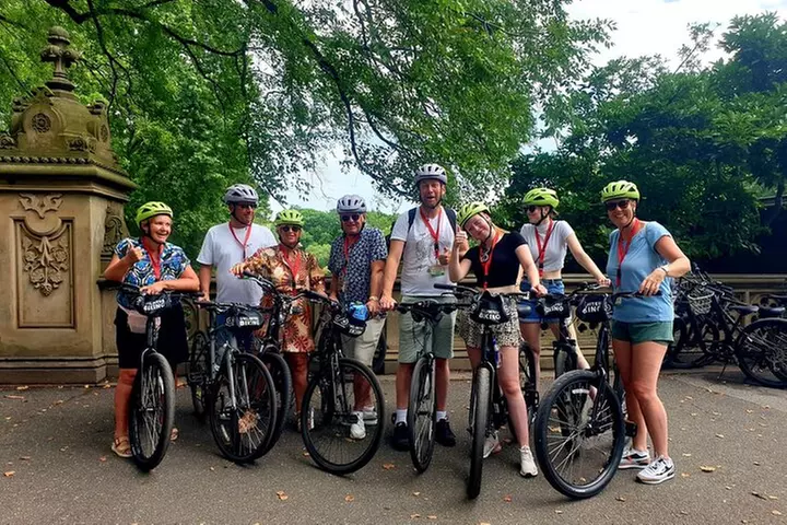 Private Central Park Bike Tour and Luxurious Picnic - Second Medium