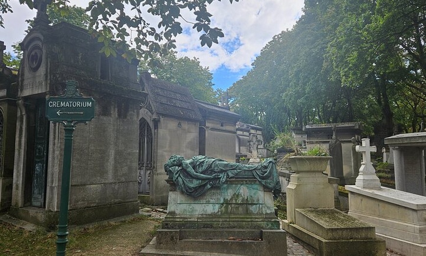 Image 8: Visite du cimetière du Père Lachaise, contes des tombes et crêpes