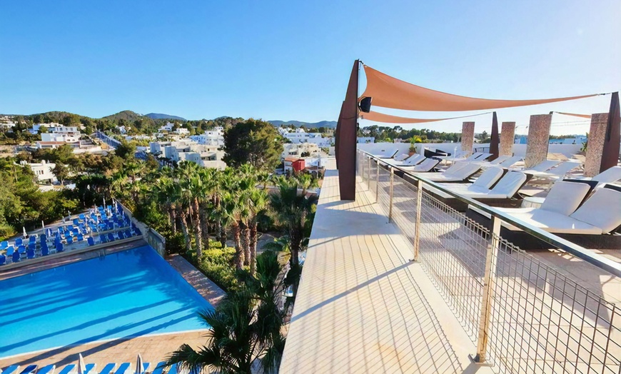 Image 2: ✈ IBIZA | Bahía de Sant Antoni - Azuline Hotel Bergantin 3* - All i...