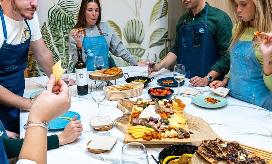 Image 16: Visita al Mercado de Alcudia y Taller de Tapas con Vino