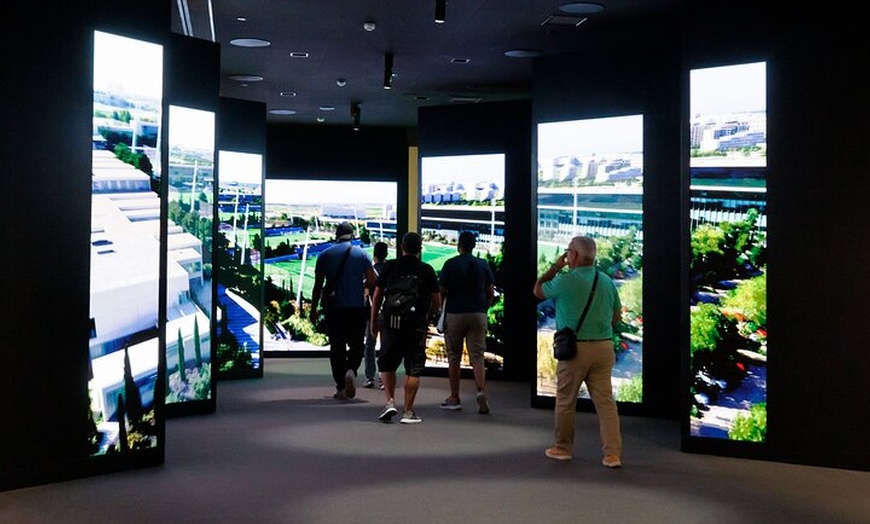 Image 2: Visita guiada para grupos pequeños en el estadio Santiago Bernabéu