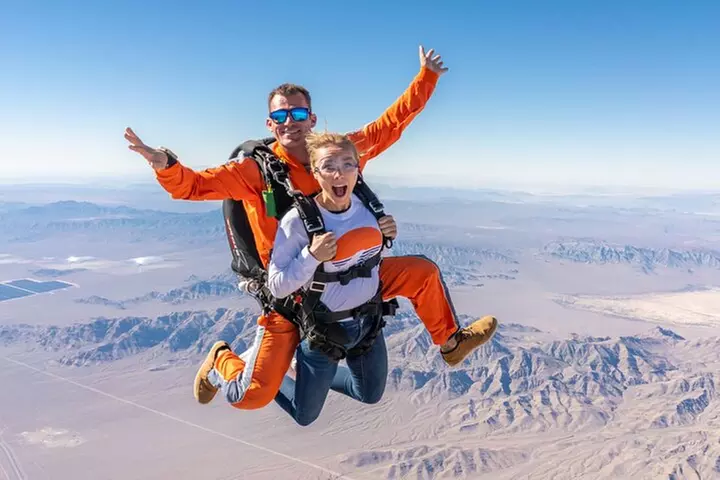 3-Hour Tandem Skydiving in Las Vegas
