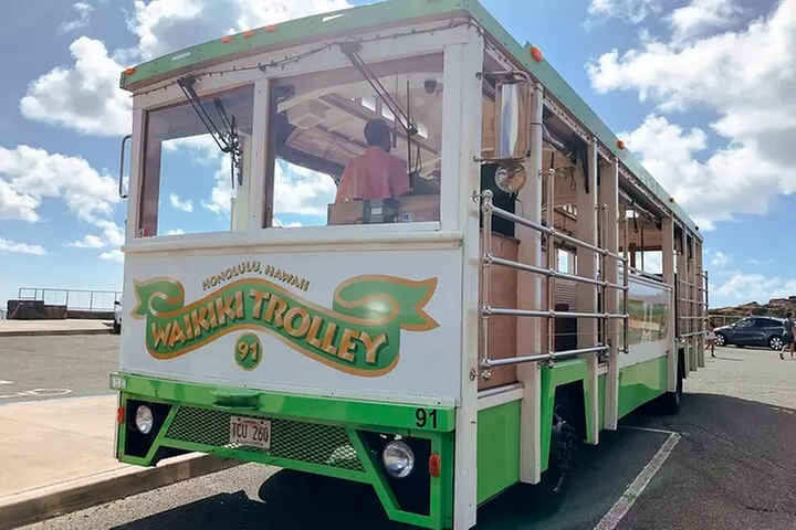 Waikiki Trolley Blue Line Coastline & Local Grindz Hop-on Hop-off