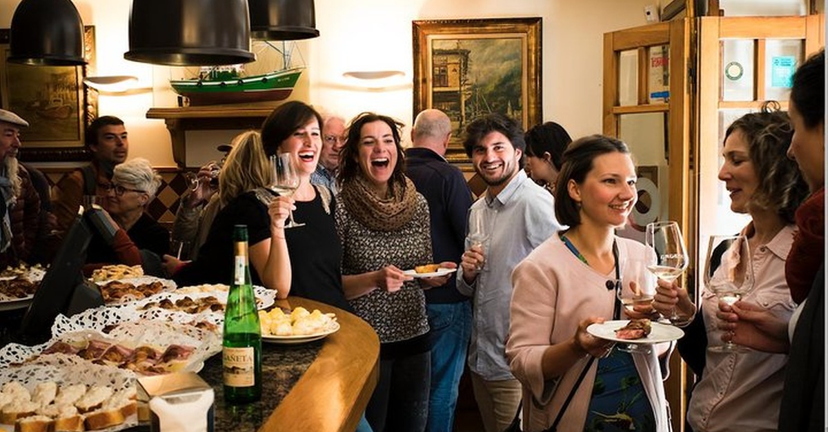 Visita gastronómica con almuerzo de pintxos y vino en Donostia
