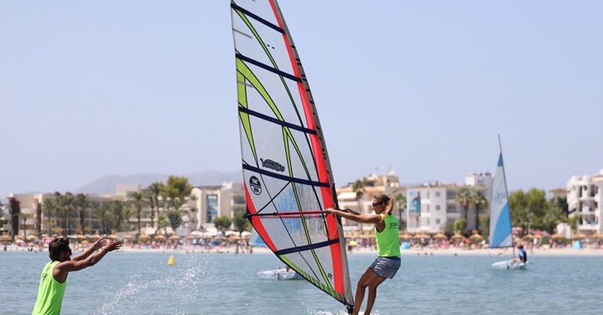 Curso de windsurf en Alcudia, Mallorca