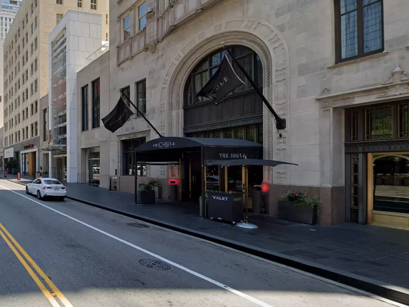 Parking at Joule Hotel - Valet Kiosk