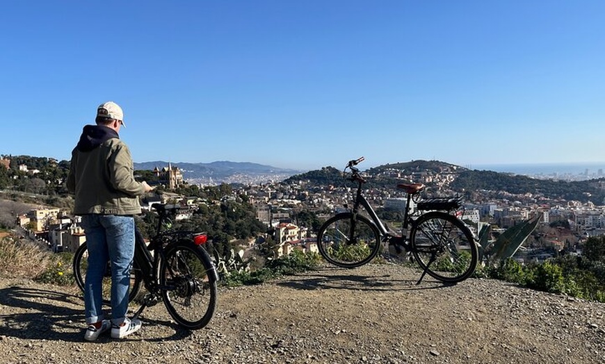 Image 4: Barcelona al Tibidabo: Gemas ocultas y vistas panorámicas Tour en b...
