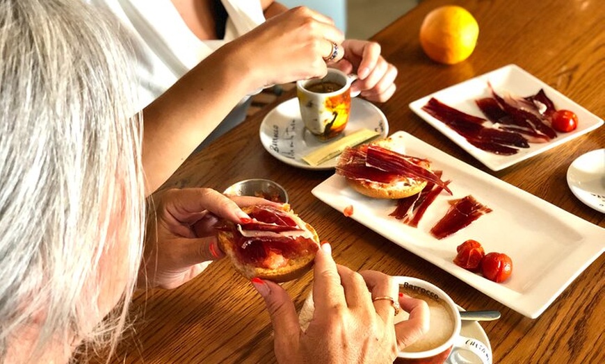 Image 2: Experiencia de jamón ibérico con desayuno tradicional en el centro ...