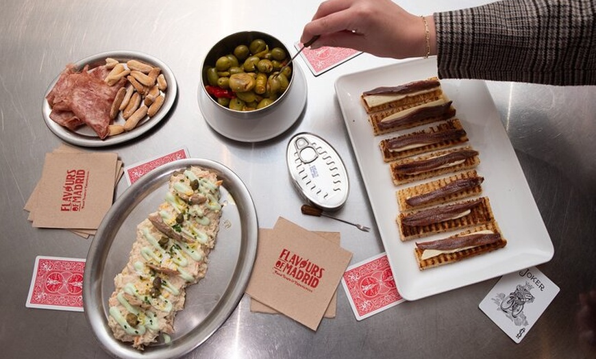 Image 4: Tour gastronómico moderno y auténtico de Madrid con maridaje de vinos