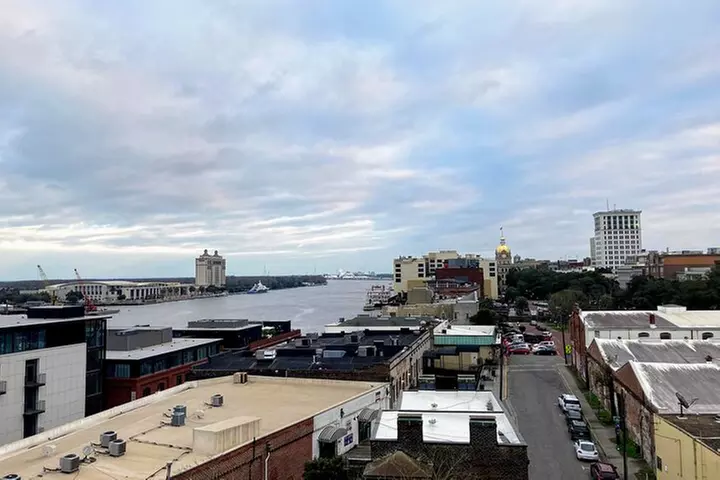 Savannah Bar Crawl by the Bridge