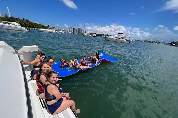 Miami Boat & Yacht for Day or Sunset Tour Cruise with Captain