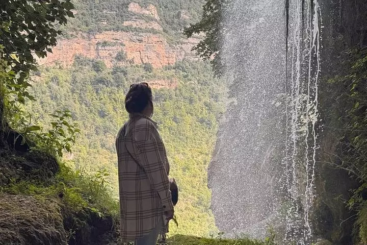 Viaje en cascada Sant Miquel del Fai Fuente mágica - Primary Image