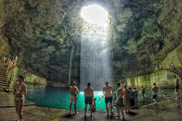 VIP tour to Chichén Itza, Hubiku & Ik Kil. Lunch and transportation...