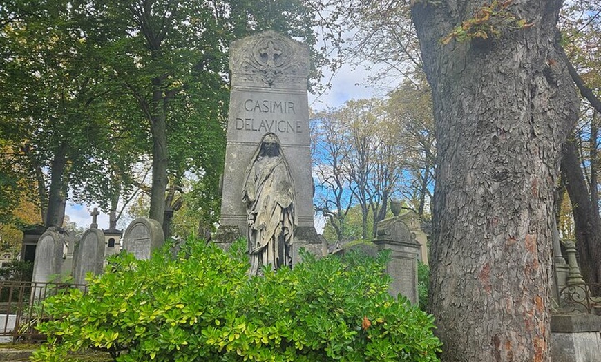 Image 7: Visite du cimetière du Père Lachaise, contes des tombes et crêpes