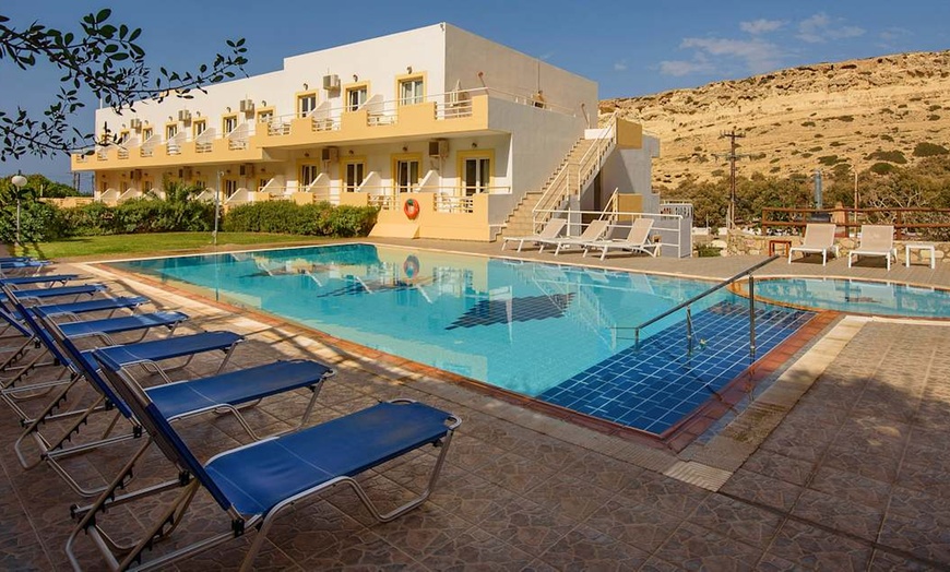 Image 1: ✈ KRETA | Matala - Hotel Zafiria 2*