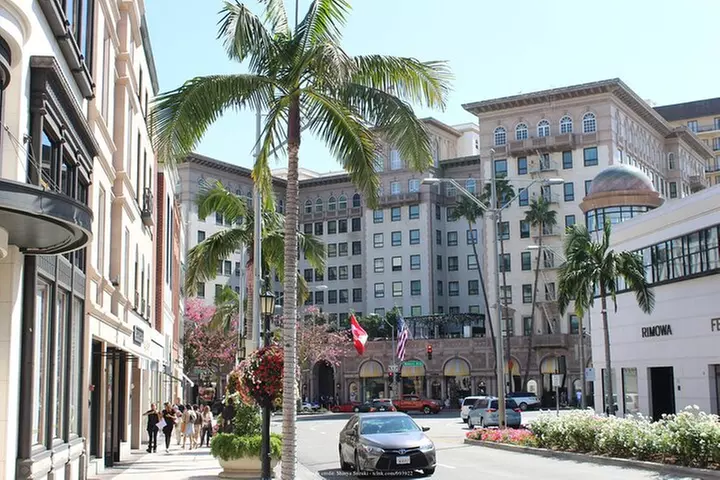 Beverly Hills and Rodeo Drive: Private 2-Hour Walking Tour