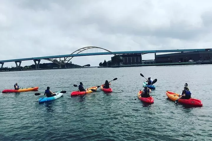 MilwaukeeTandem Kayak Rental