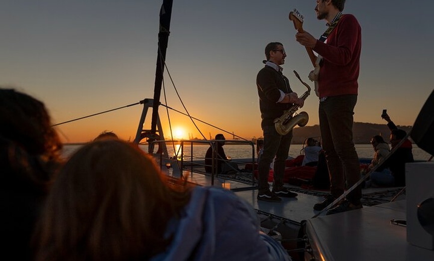 Image 5: Crucero de jazz al atardecer en Barcelona