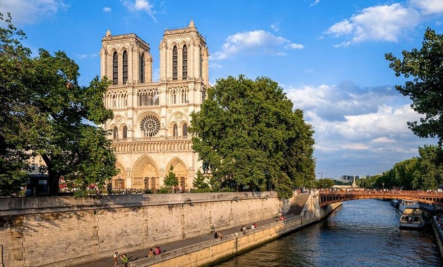 Image 5: Paris: Visite guidée extérieure de la cathédrale Notre-Dame