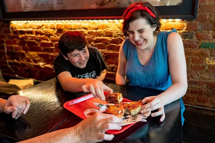 NYC: Greenwich Village Food Tour with 6 Locals Favorites Dishes