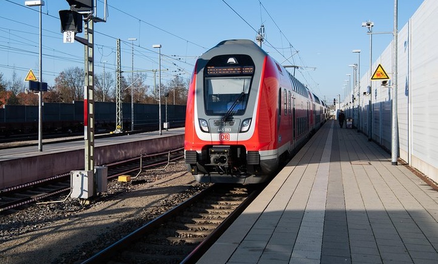 Image 19: Tour ab München mit dem Zug zur KZ-Gedenkstätte Dachau