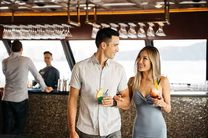 Waikiki Fireworks Cocktail Cruise