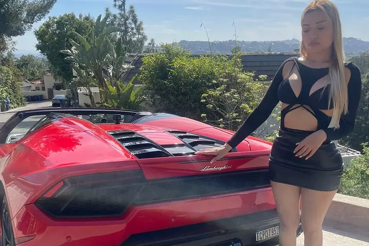 20-Minute Driving Tour: Hollywood to Sunset Blvd in a Lamborghini