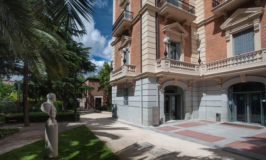 Image 2: Entrada al Museo Lázaro Galdiano