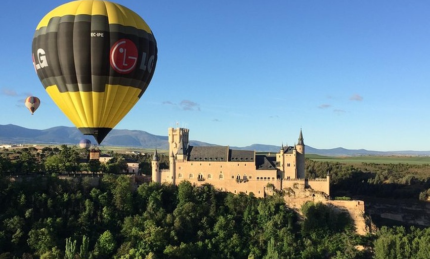 Image 10: Segovia desde los cielos: Paseo en globo al amanecer