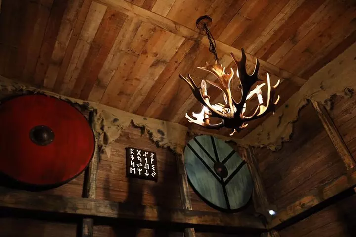 Bundle: 1-Hour Axe Throwing + Escape Room