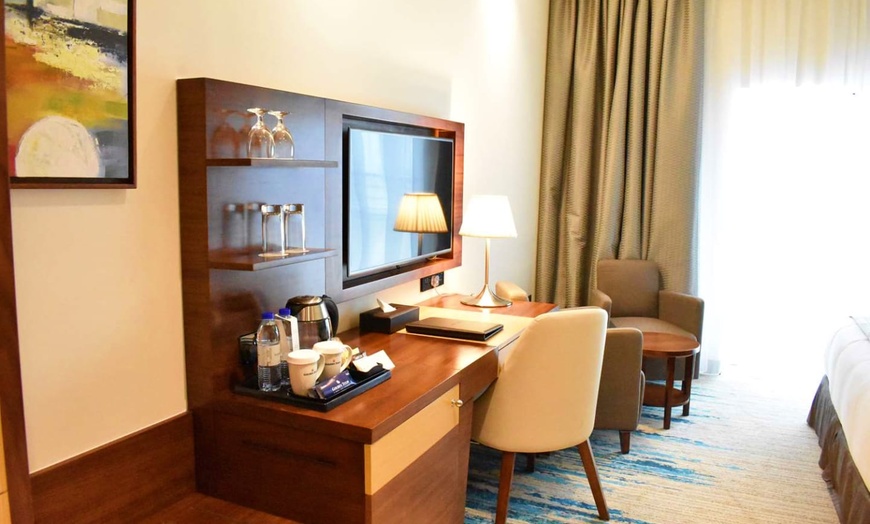 Image 8: ✈ ZJEDNOCZONE EMIRATY ARABSKIE | Dubaj - Golden Tulip Media Hotel 4...