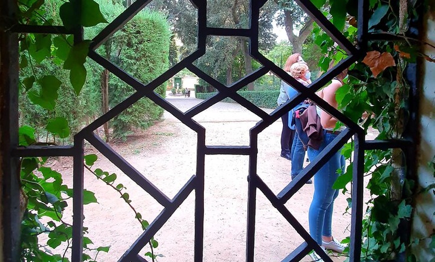 Image 5: Recorrido a Pie por El Laberinto de Horta en Barcelona