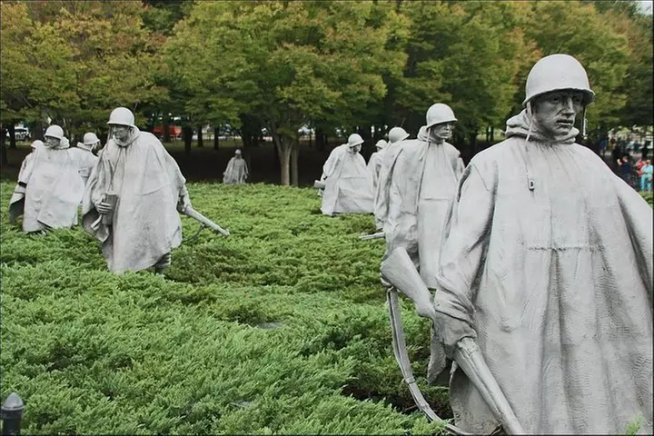 DC City Tour with 10+ Stops, Seasonal Cruise, Optional Tickets