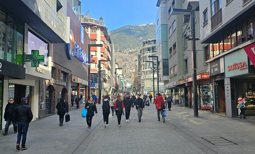 Image 4: Andorra, Francia y España: 3 países en un día desde Barcelona