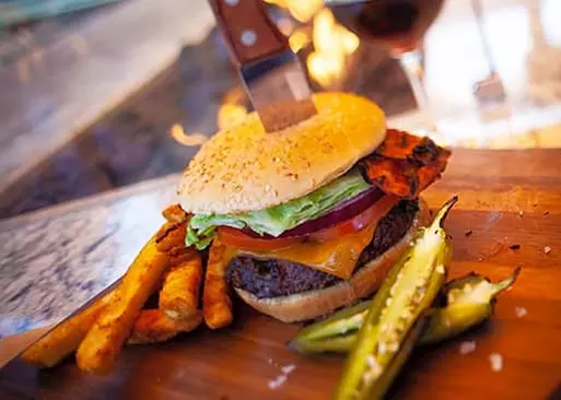 5% Cash Back at Courtyard Long Bar & Bistro