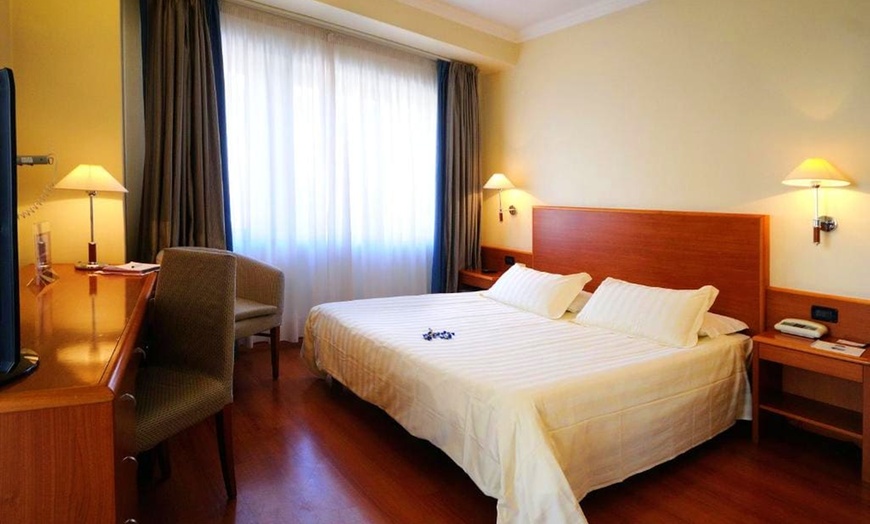 Image 1: ✈ WŁOCHY | Rzym - Best Western Globus Hotel 3* - City break