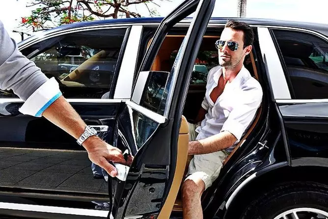 Private Departure from Los Angeles City Center to Los Angeles Airport (LAX) - Primary Image