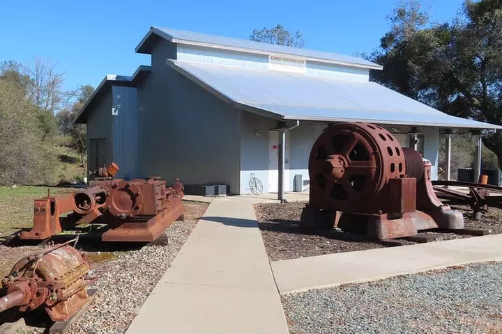 A Highway 49 Drive: A Self-Guided Audio Tour from Placerville to Ja...