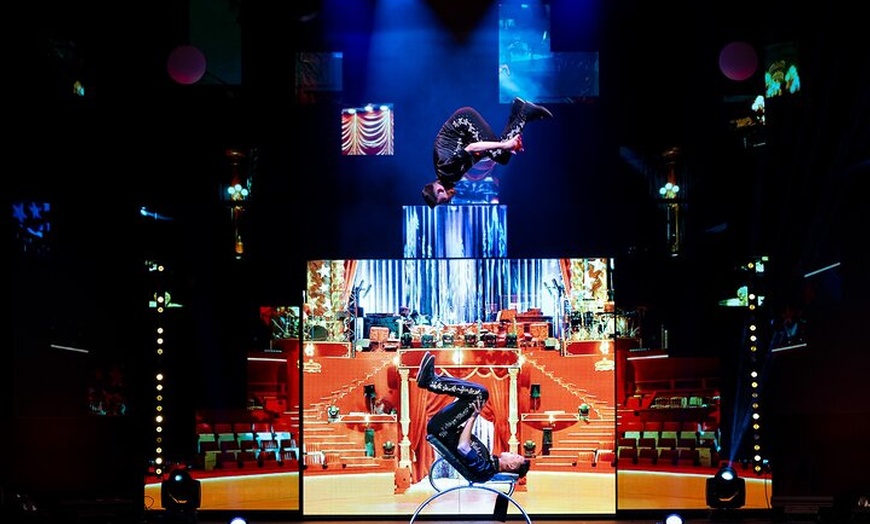 Image 38: Wintergarten Varieté "FLYING LIGHTS" inkl. Flying Steps